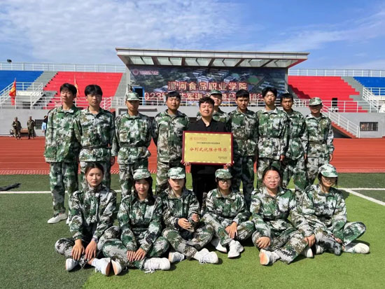 新生軍訓結束23-09-29-2.jpg