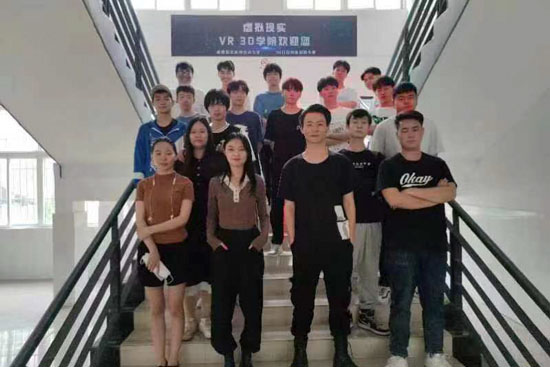 18級虛擬現實技術畢業季22-05-22-1.jpg