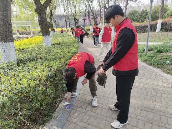 爭做河小青1.jpg